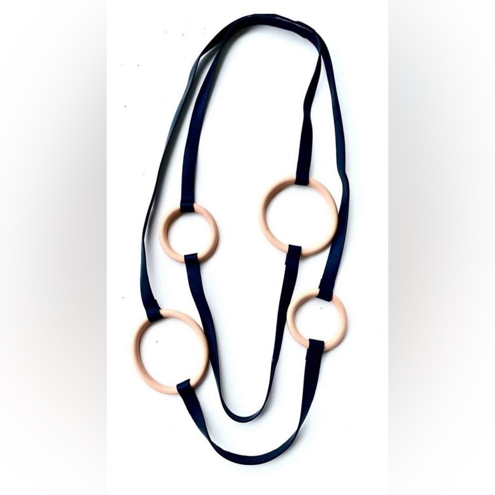 NWT Neo Design Store neoprene necklace.
